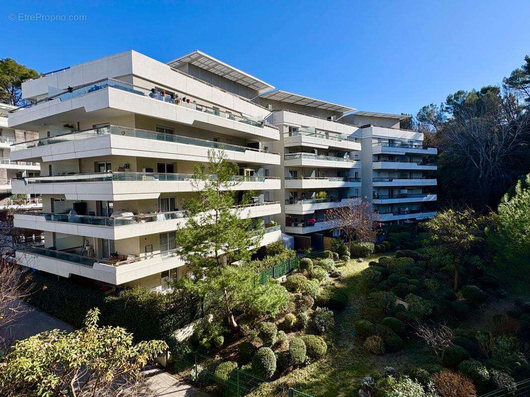 Appartement à LA ROQUETTE-SUR-SIAGNE