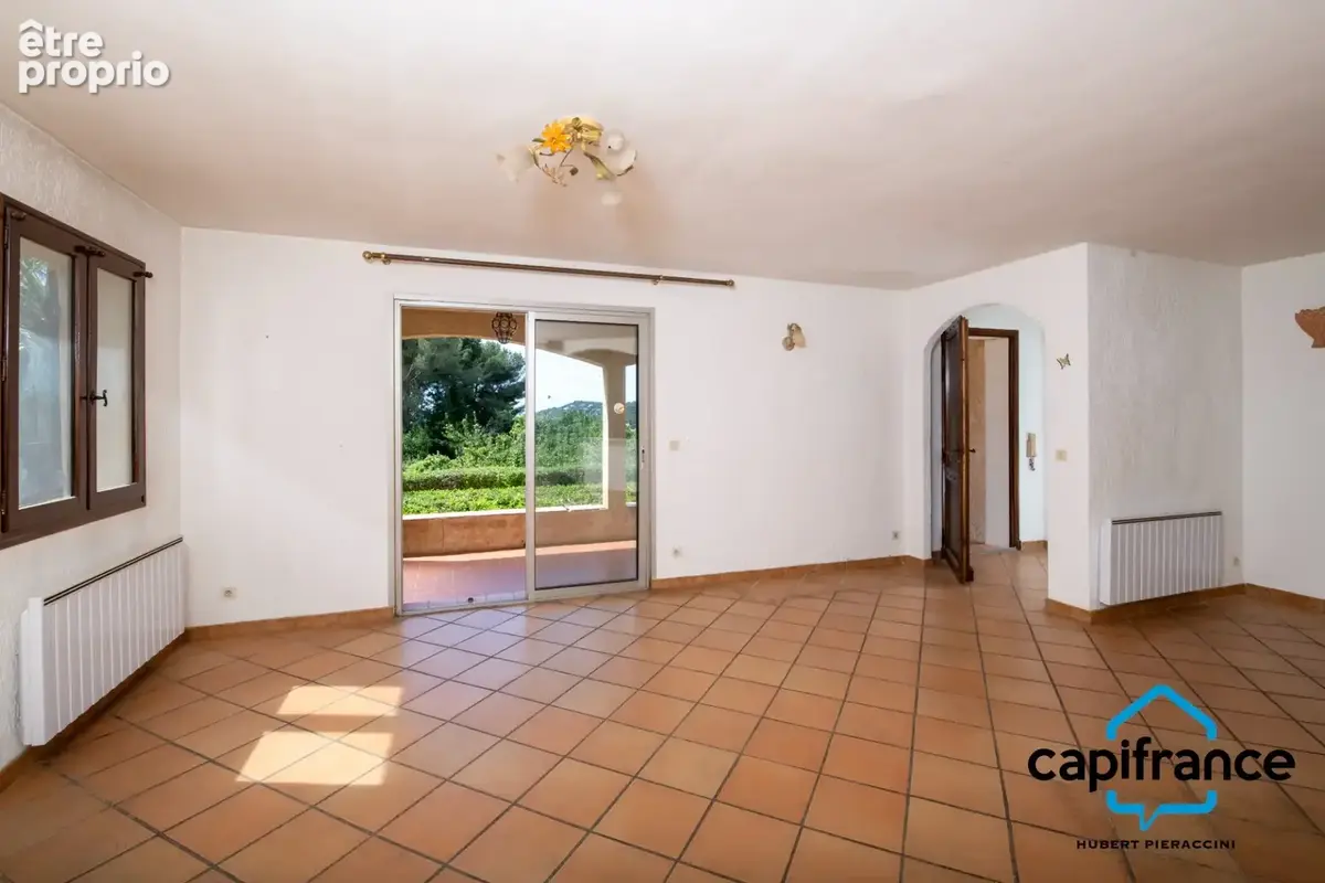 La Seyne sur mer/proche Six fours Villa de 100m2 au calme, piscine, garage, belle vue - photo 6