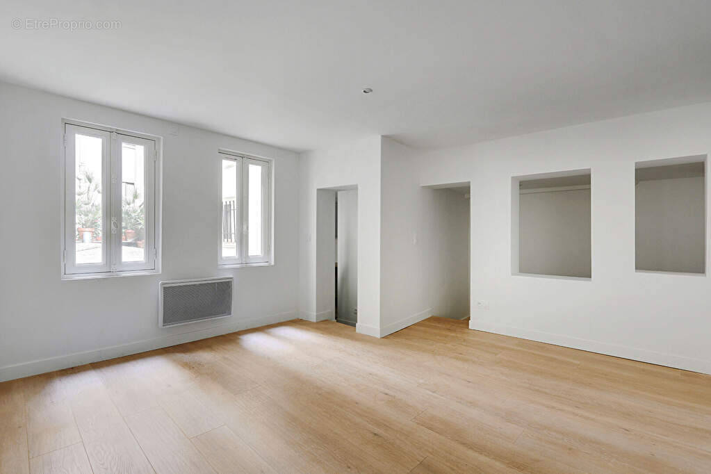 Appartement à PARIS-1E
