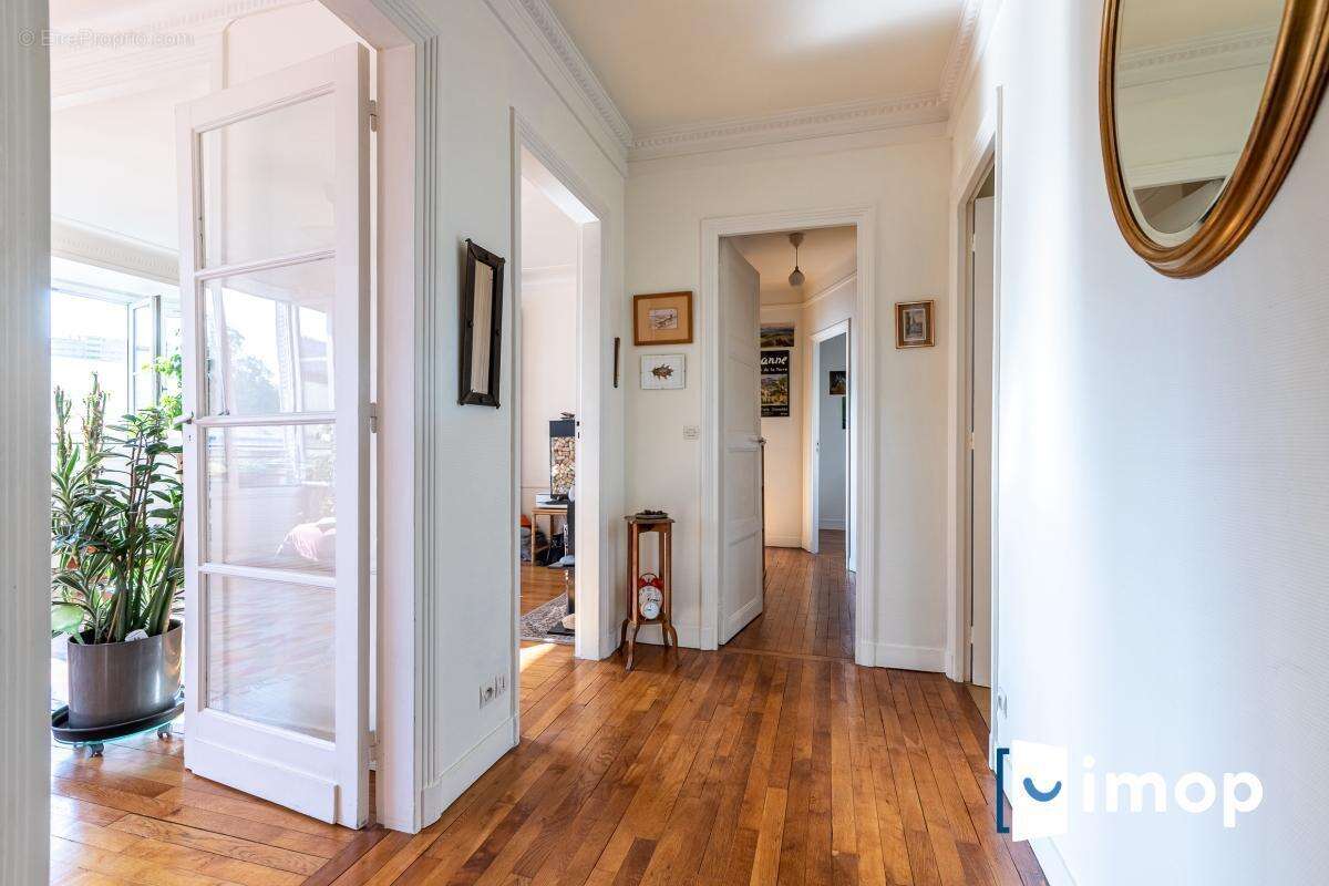 Appartement à PARIS-14E