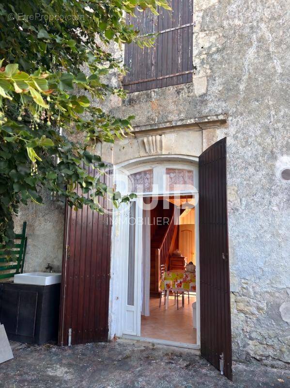 Maison à SURGERES