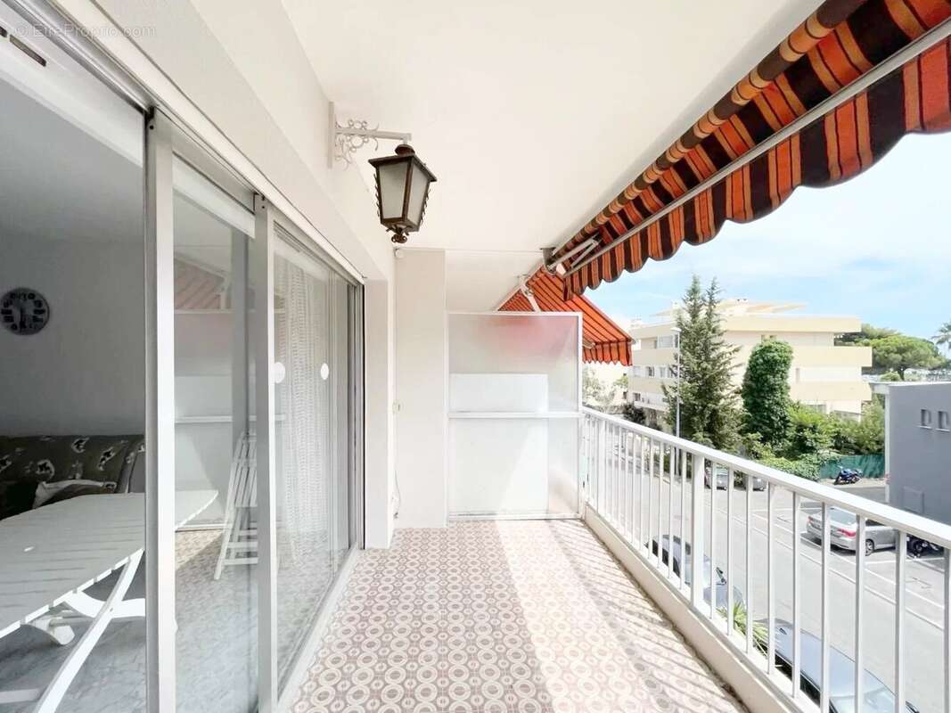 Appartement à SAINT-LAURENT-DU-VAR