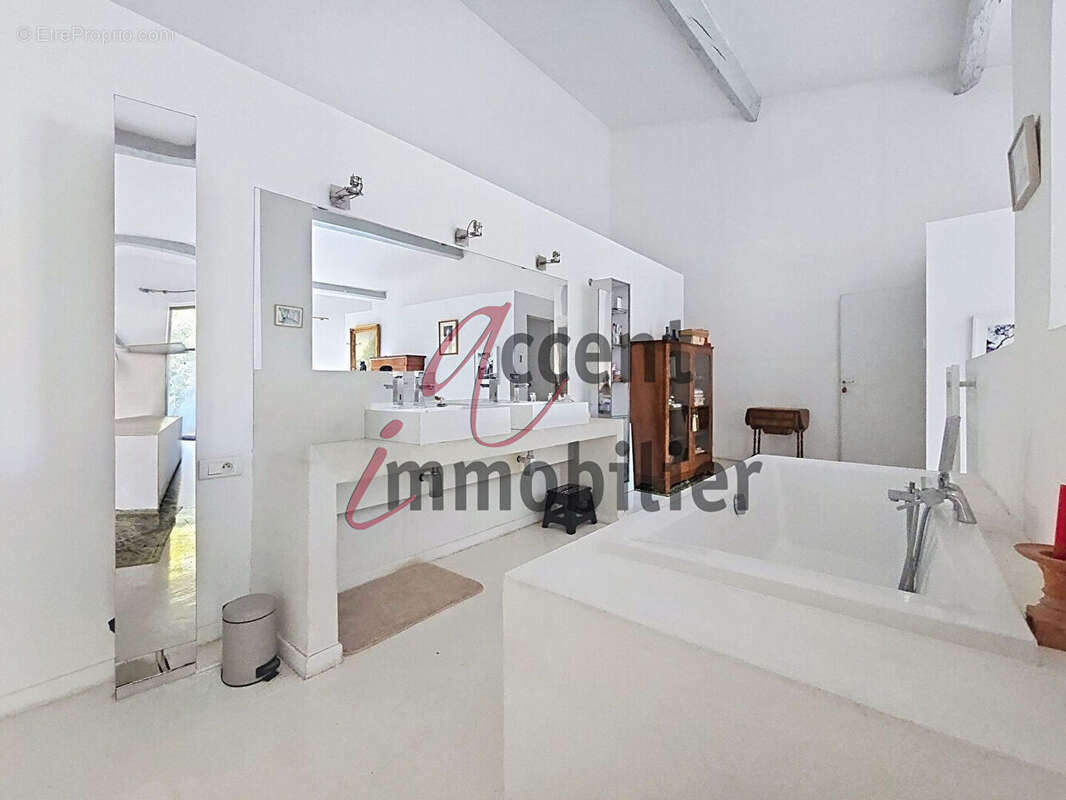 Maison à L&#039;ISLE-SUR-LA-SORGUE