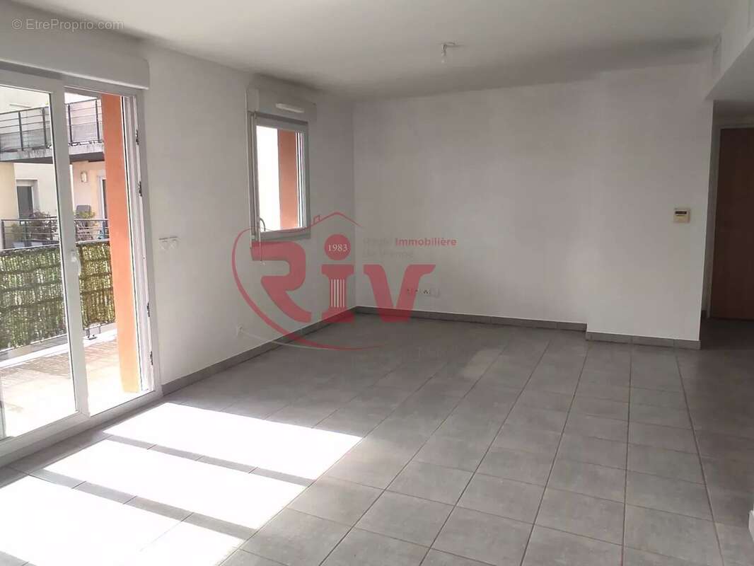 Appartement à LES ROCHES-DE-CONDRIEU