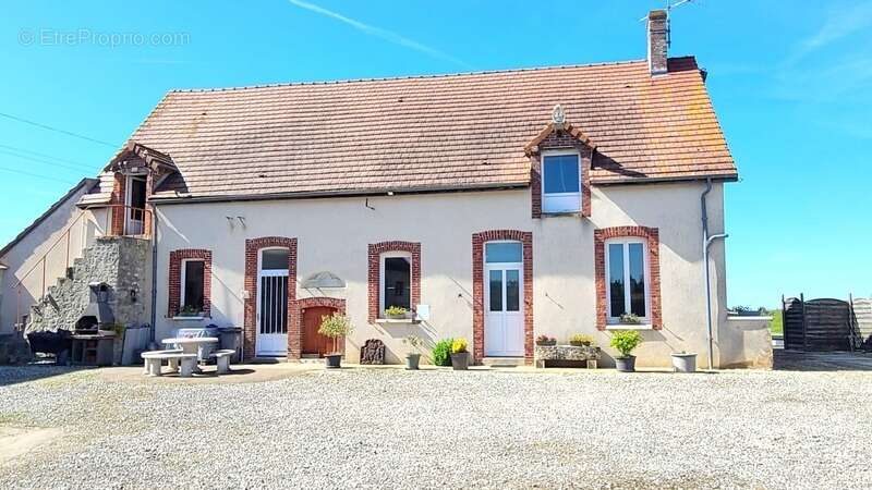 Chartres - ensemble immobilier  - habitation 175 m² avec grange 200 m² - parcelles  5000 m2 - photo 3