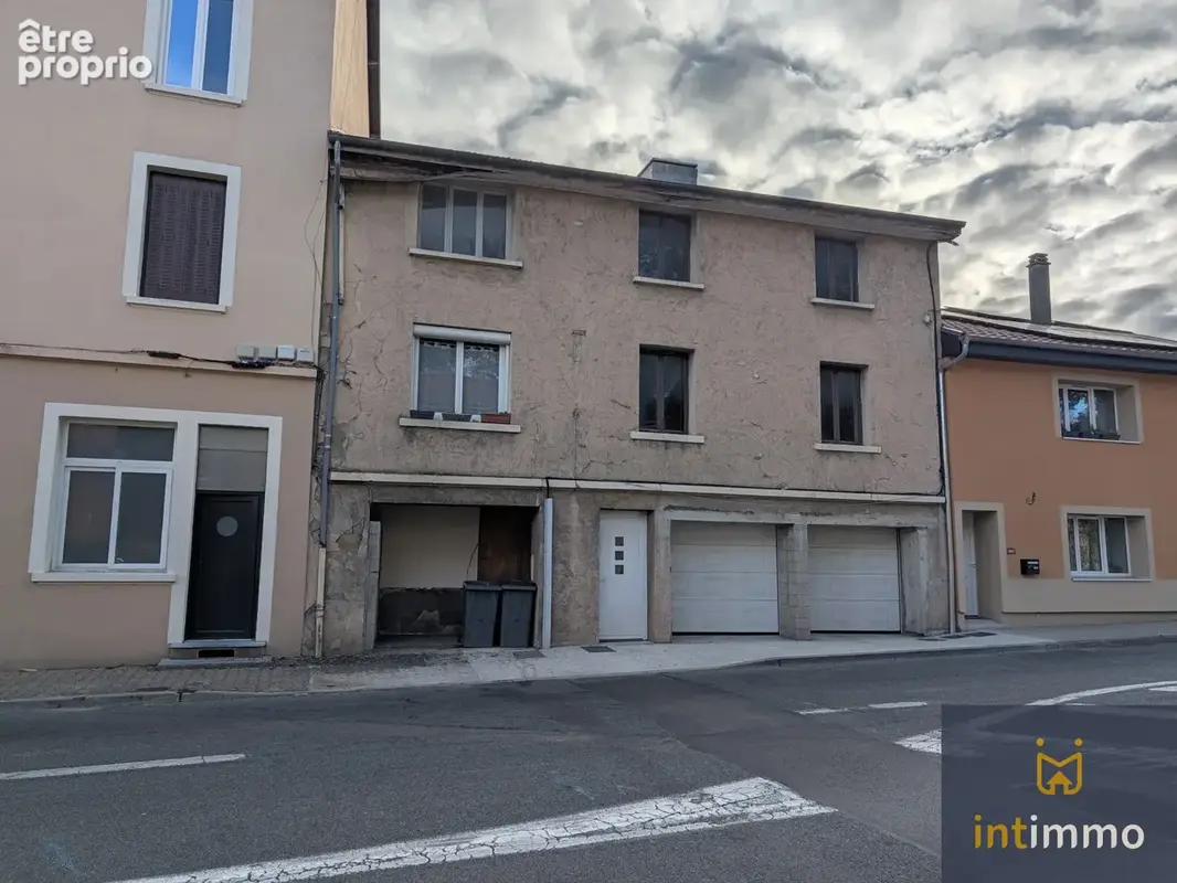 Appartement à NIVOLAS-VERMELLE