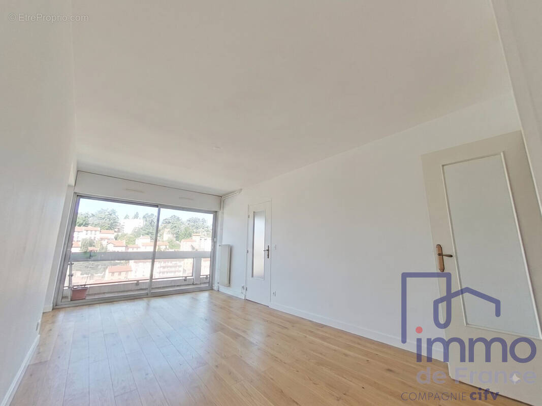 Appartement à SAINT-ETIENNE