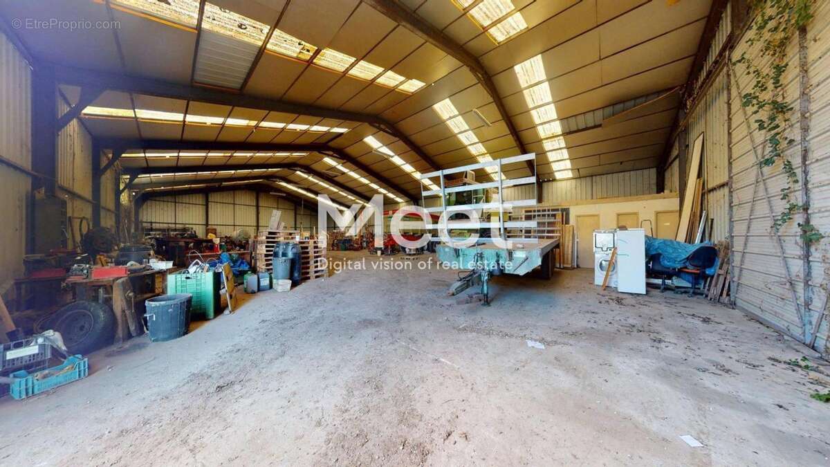 Commerce à EPINEAU-LES-VOVES