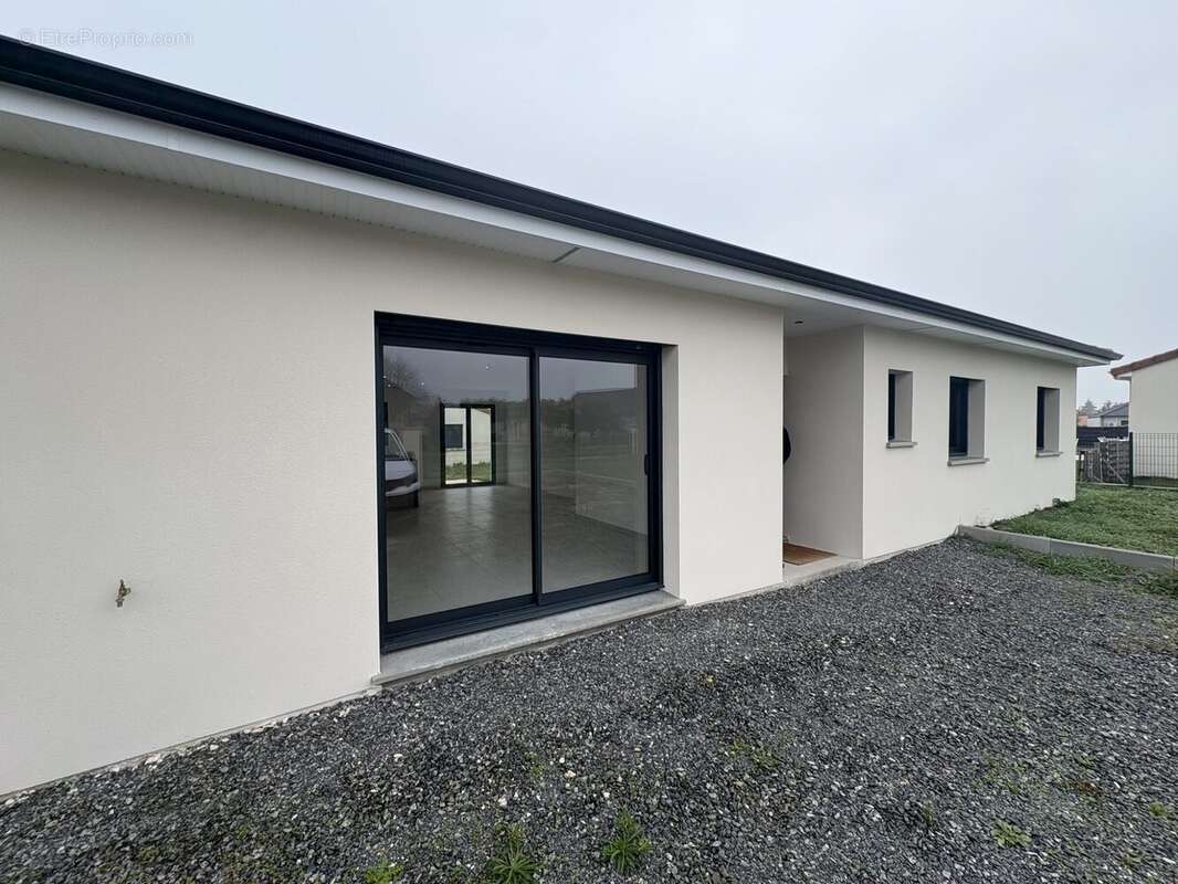 Maison à COGNAT-LYONNE