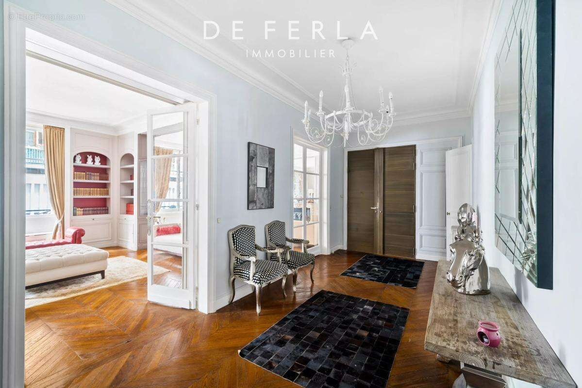 Appartement à PARIS-16E