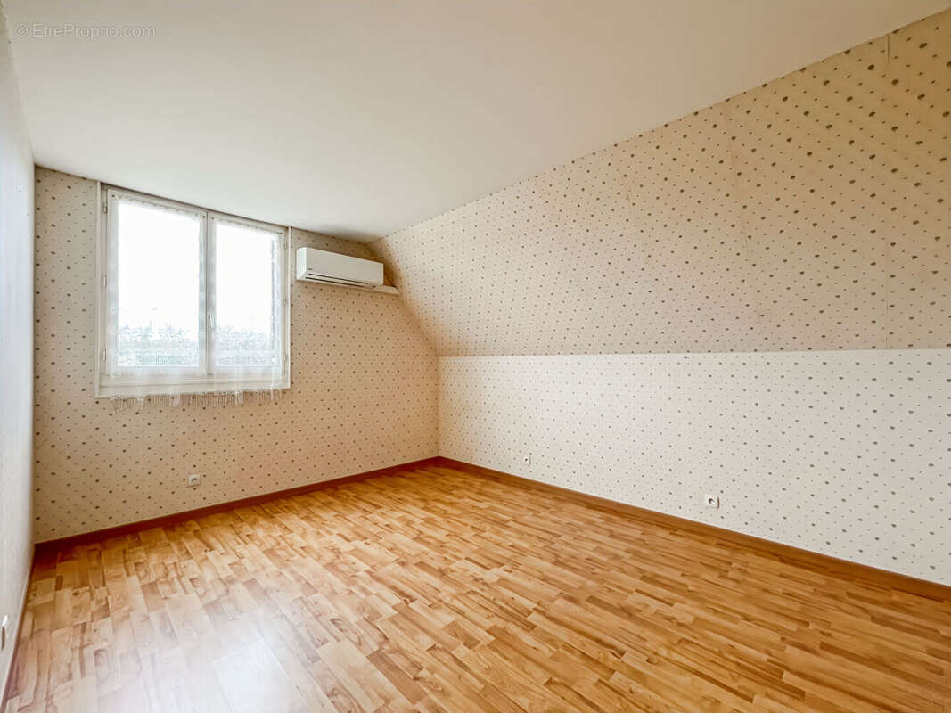 Maison à VAUX-LE-PENIL