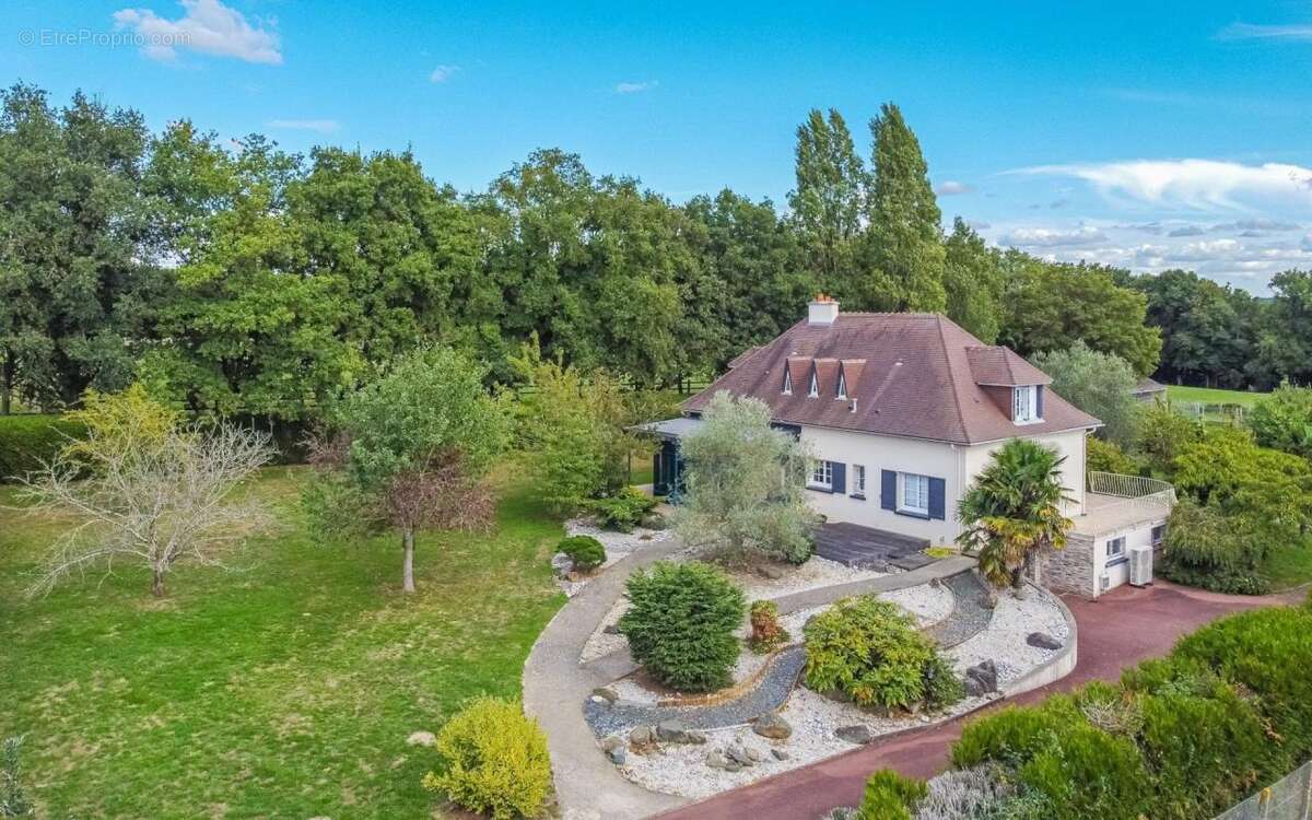 Maison à YVRE-L&#039;EVEQUE