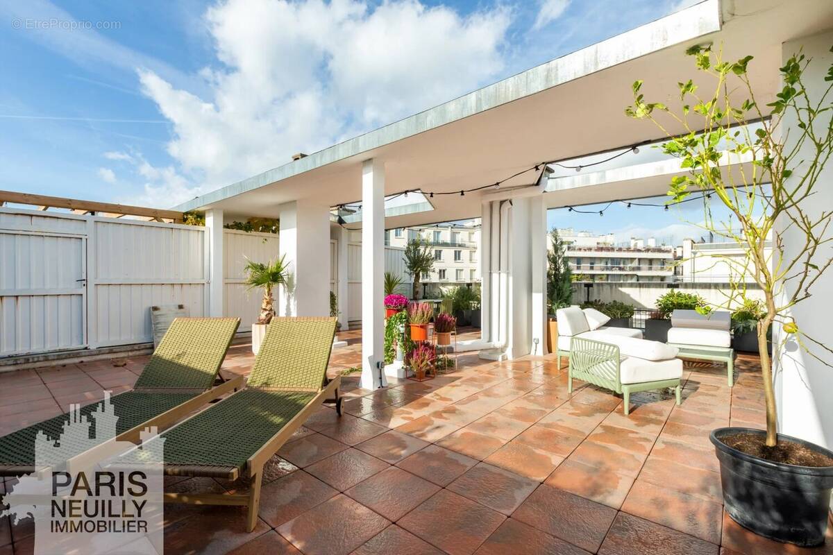 Appartement à PARIS-16E