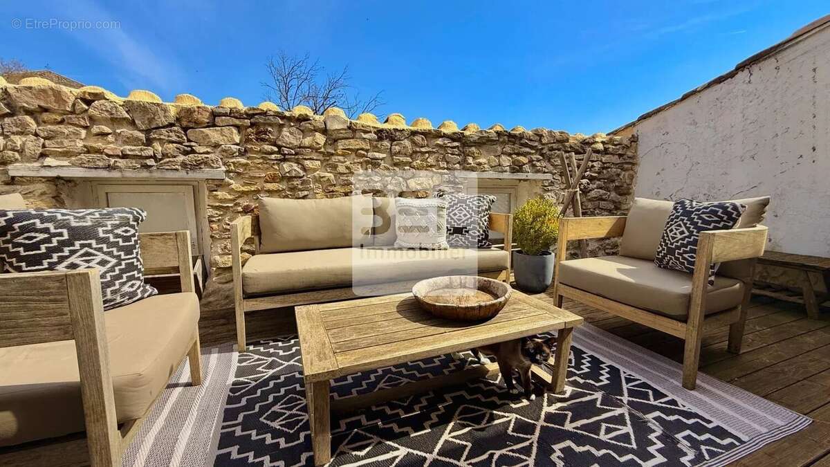 Maison à LAUDUN-L'ARDOISE