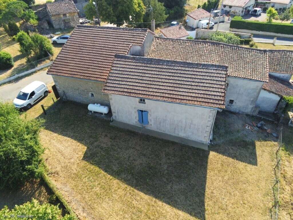Maison de Campagne Proche Ruffec Avec Grange et Belles Vues - photo 22