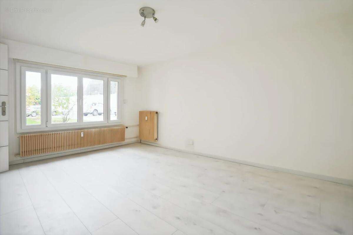 Appartement à FRESNES