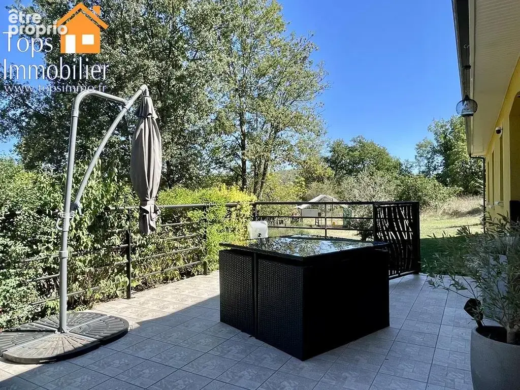 Maison plain-pied sans travaux, avec piscine, deux garages et terrain au calme - photo 2