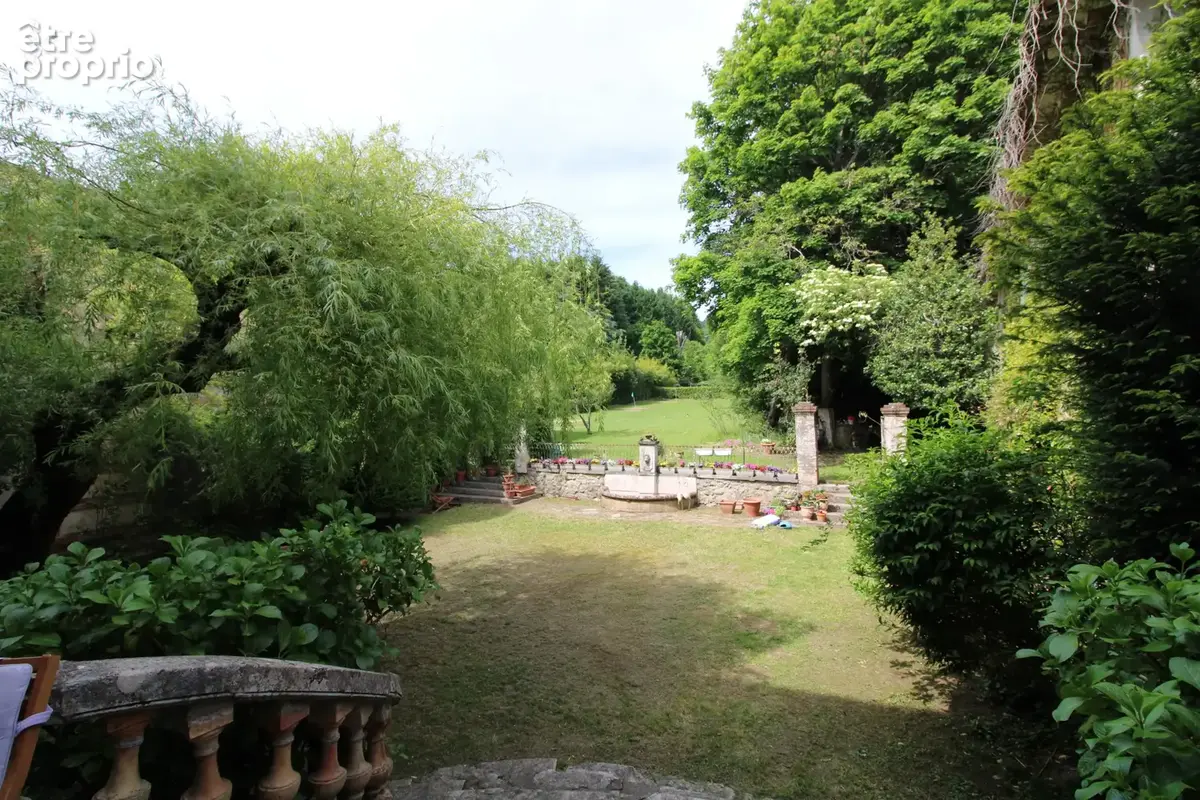 Maison de maitre 464 m2 + 150 m2 caves et garage.. - photo 16