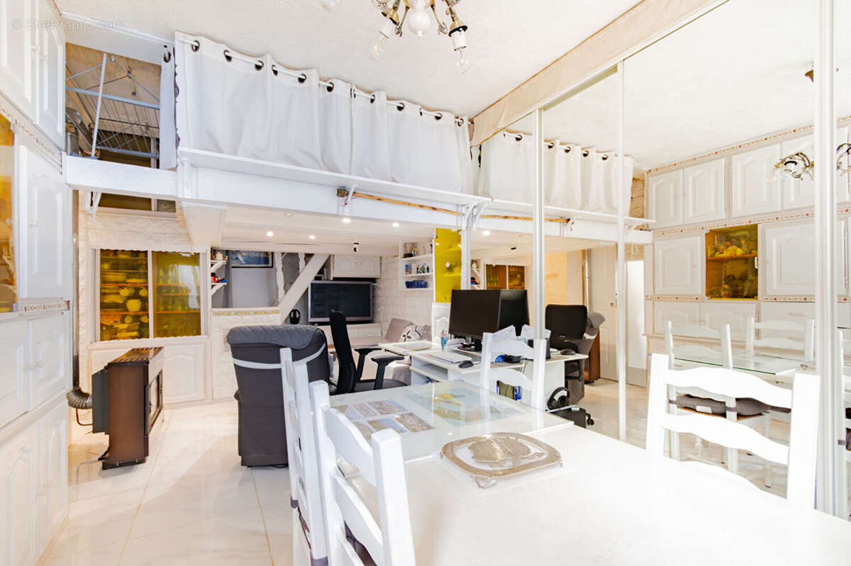 Appartement à MARSEILLE-2E