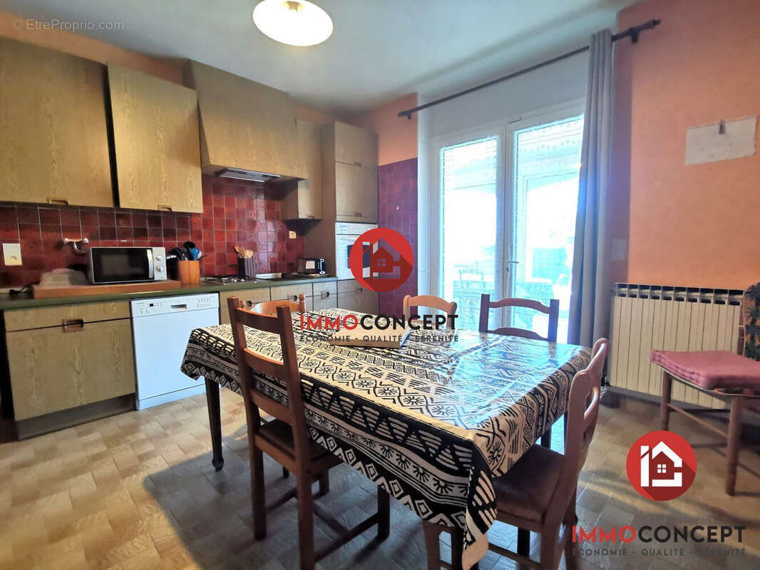 Maison à LAUDUN-L'ARDOISE