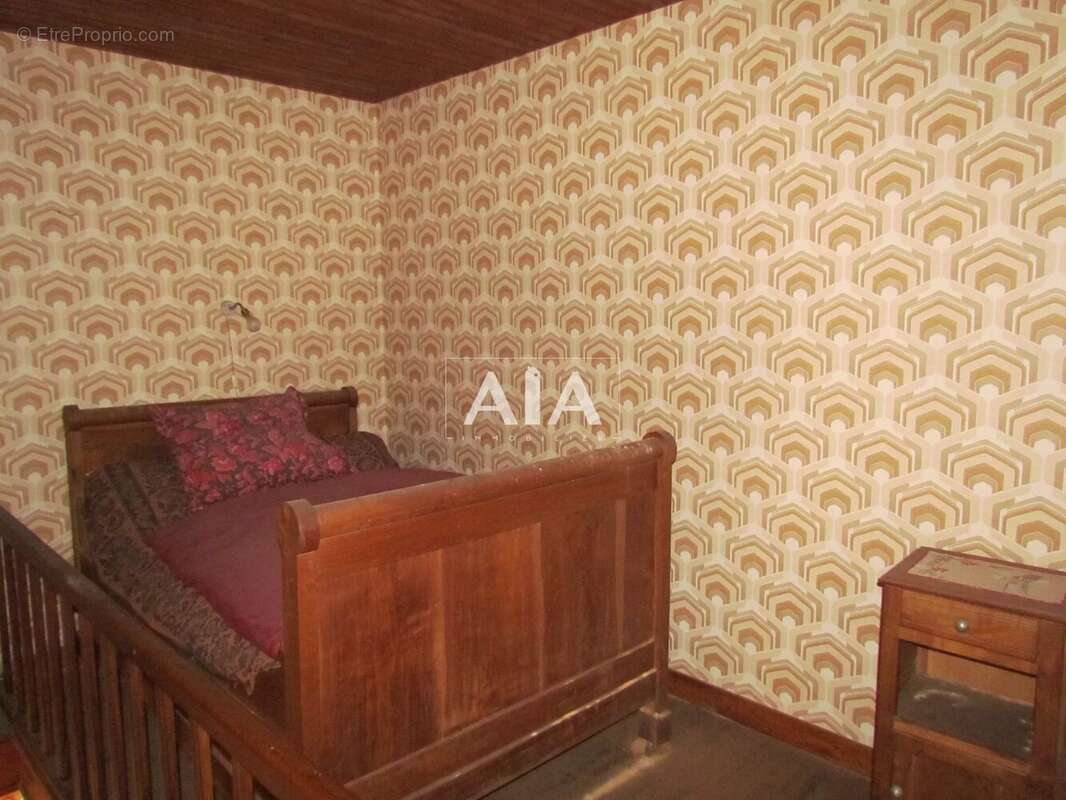 Maison à LES ADJOTS