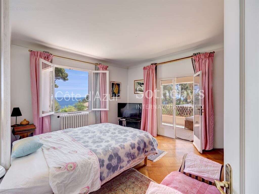 Cap d’Antibes villa avec vue mer piscine et fort potentiel à quelques pas du littoral - photo 9