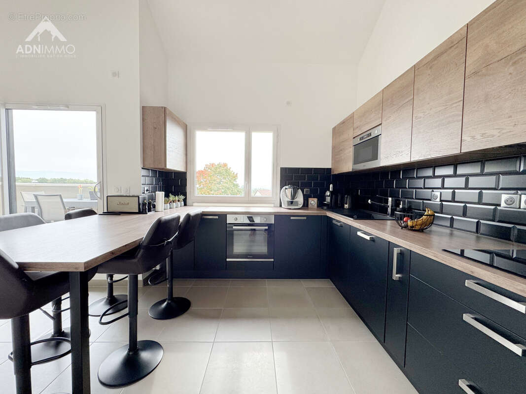 Appartement à PERON