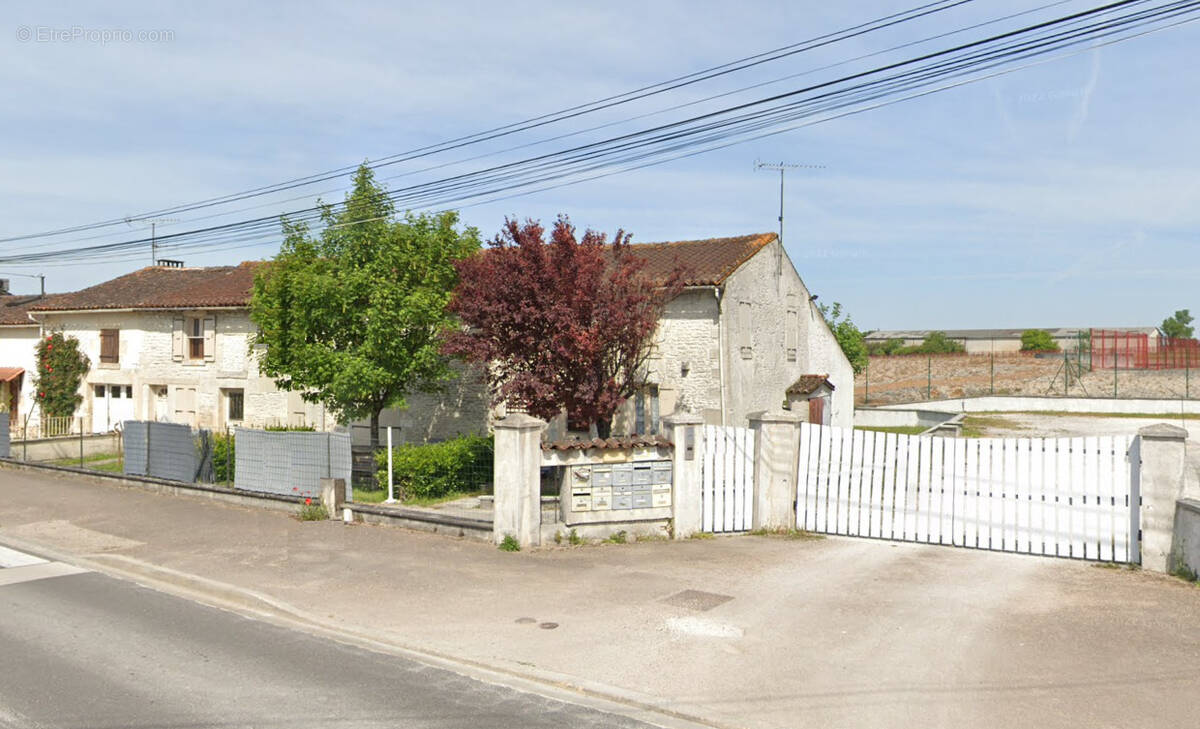 Appartement à CHATEAUBERNARD