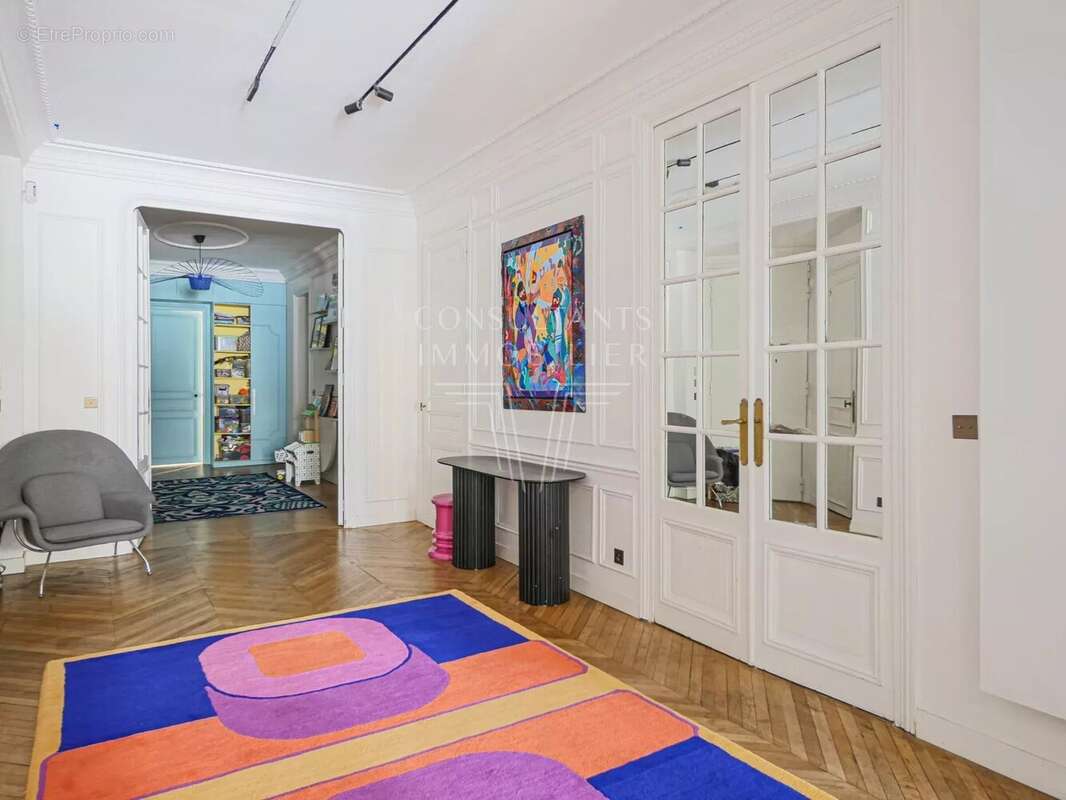 Appartement à PARIS-16E