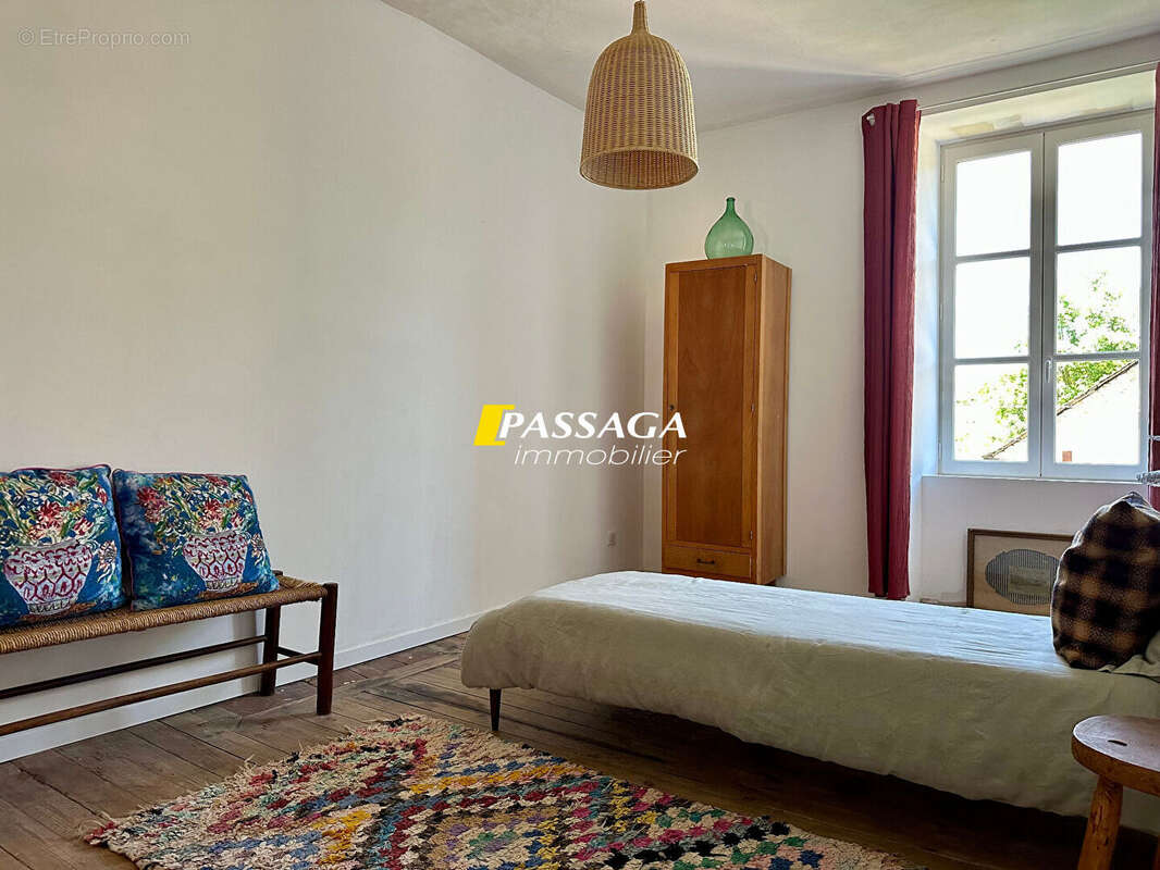 Maison à SAINT-SATURNIN-DE-LENNE