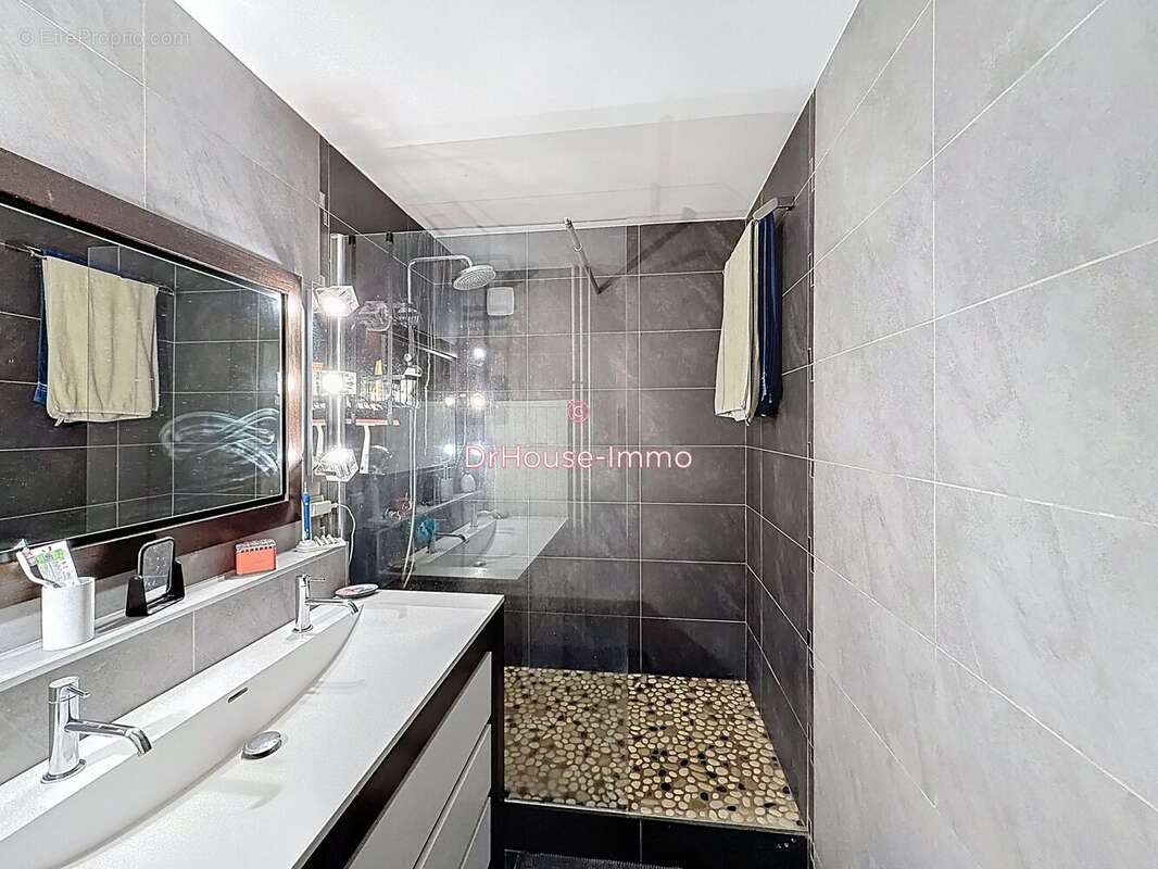 Appartement à TASSIN-LA-DEMI-LUNE