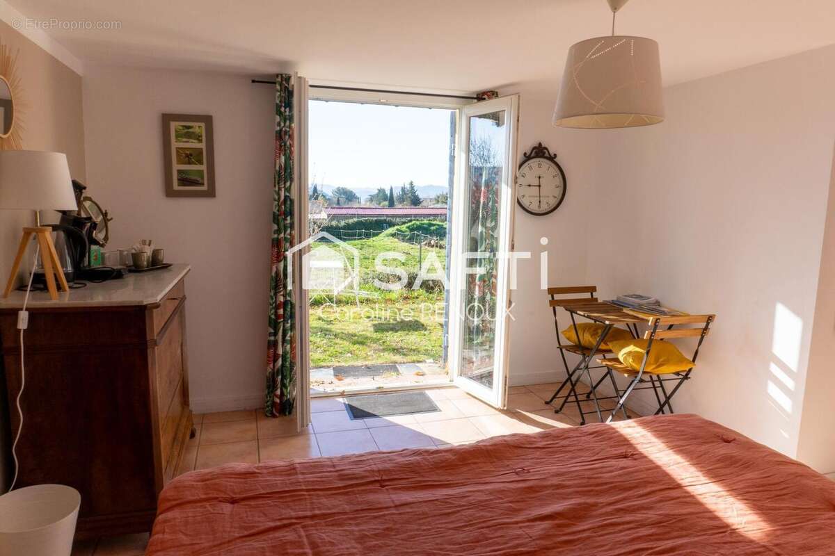 Maison 150 m² à Puyvert  - photo 7