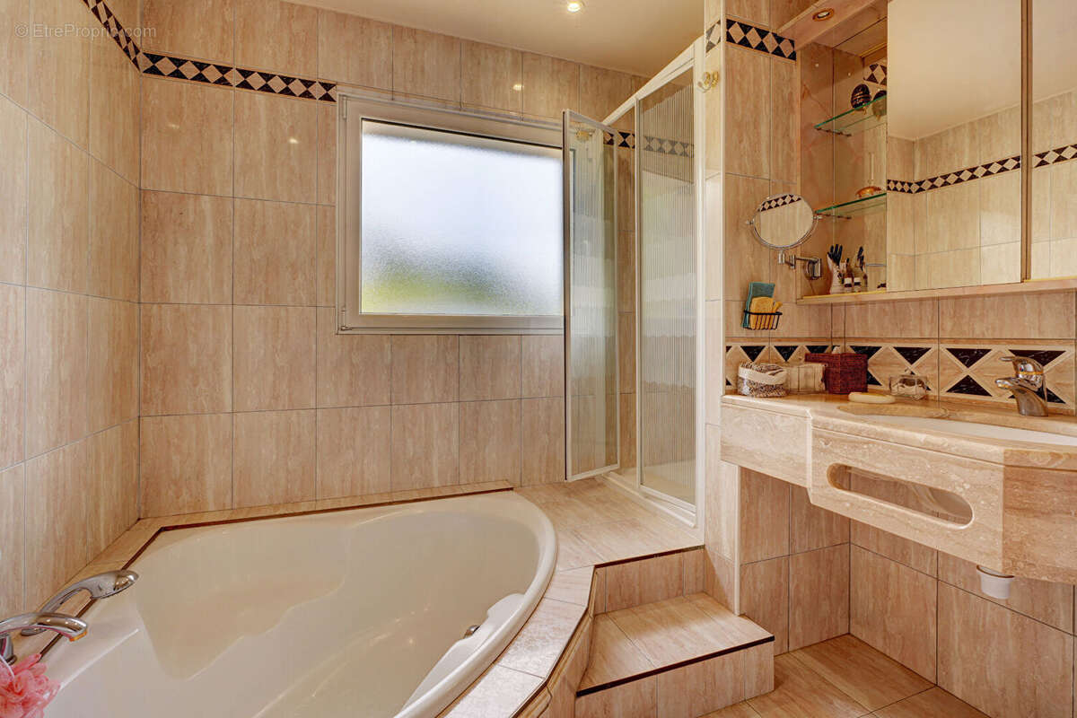 Maison à FONTAINES-SAINT-MARTIN