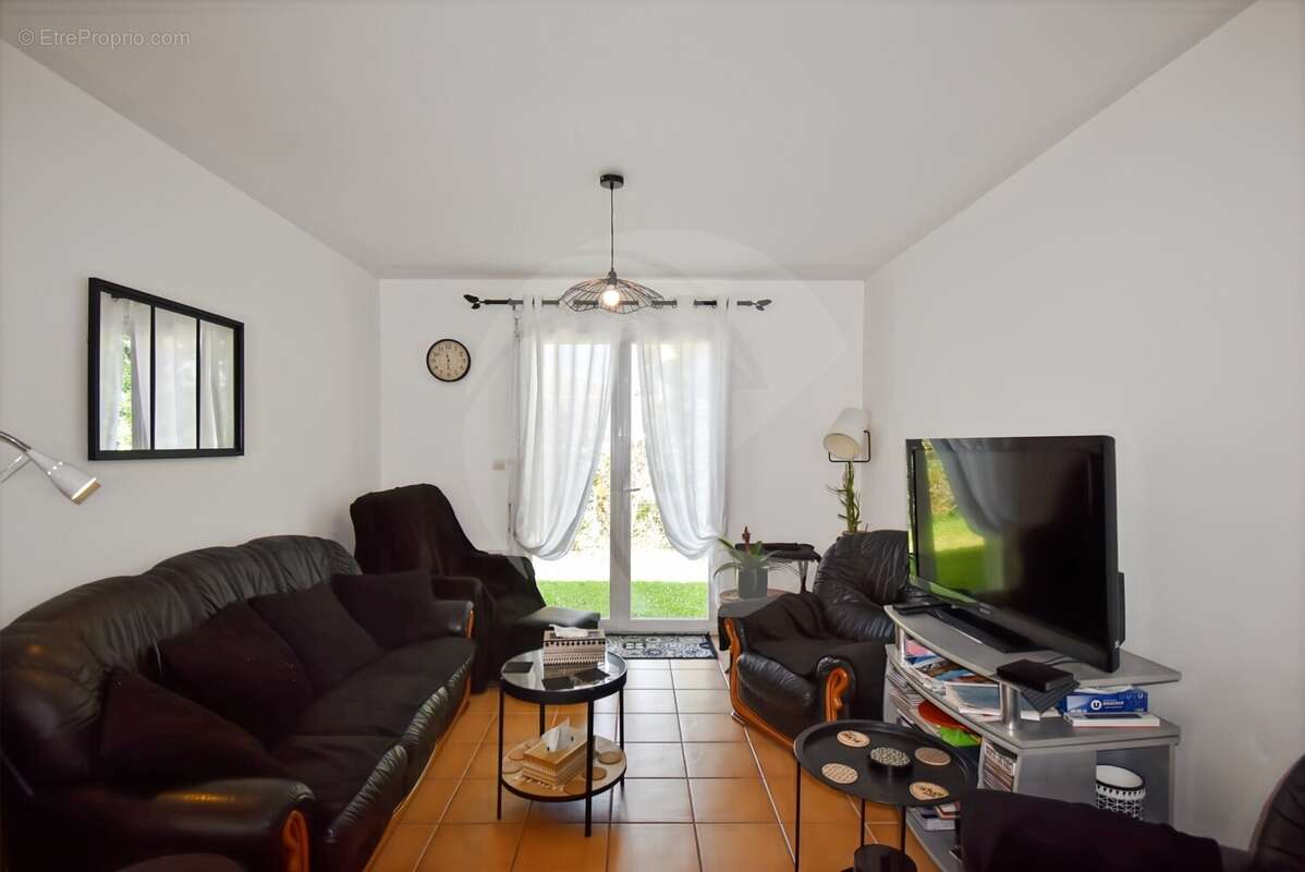 Maison à NEGREPELISSE