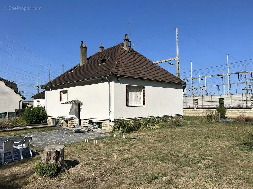 Pavillon familial avec sous-sol total, jardin clos et terrain constructible - photo 13