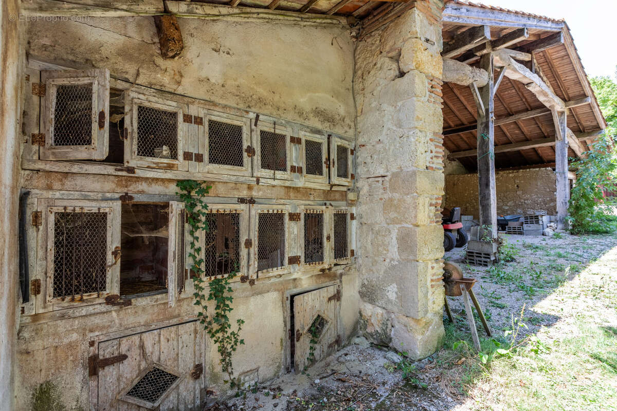 Maison de campagne avec piscine et grange - photo 42