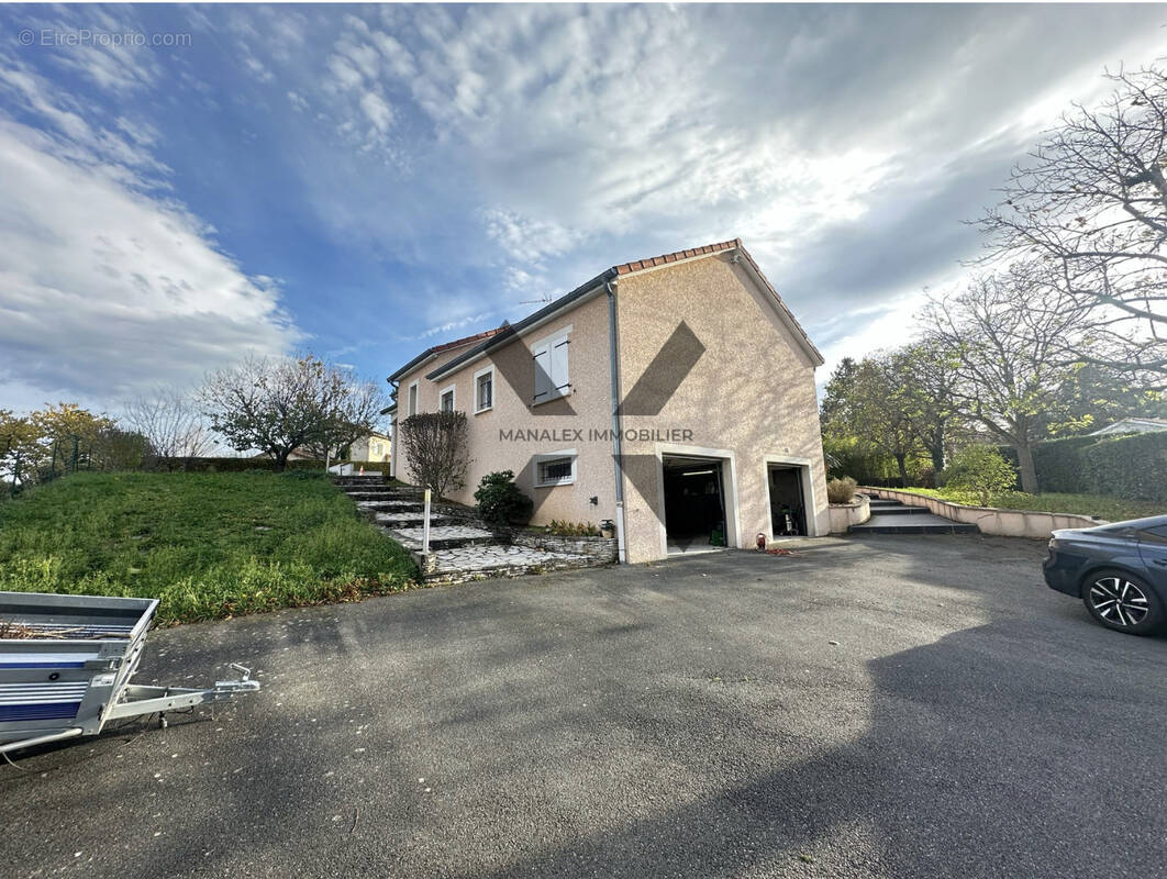 Maison à COMMELLE-VERNAY