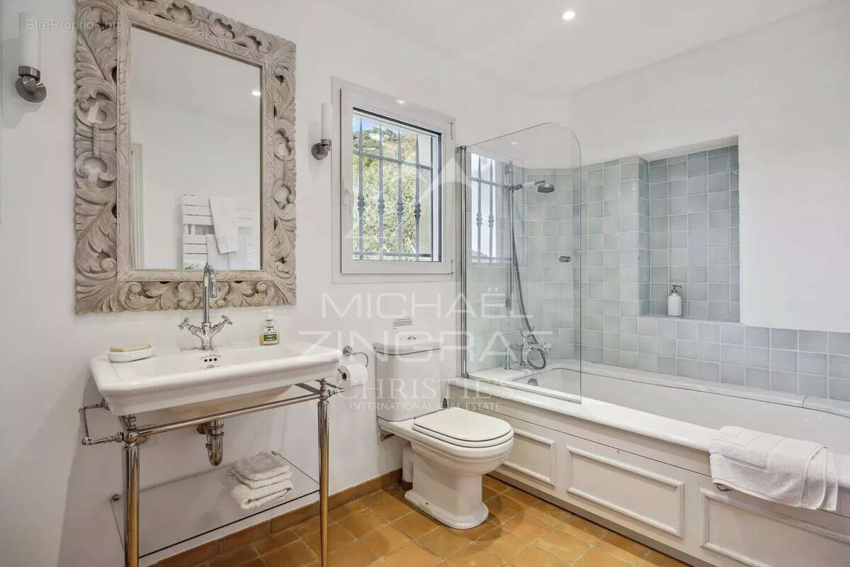 Elegante  Villa position dominante avec vue mer et oliveraie - photo 15
