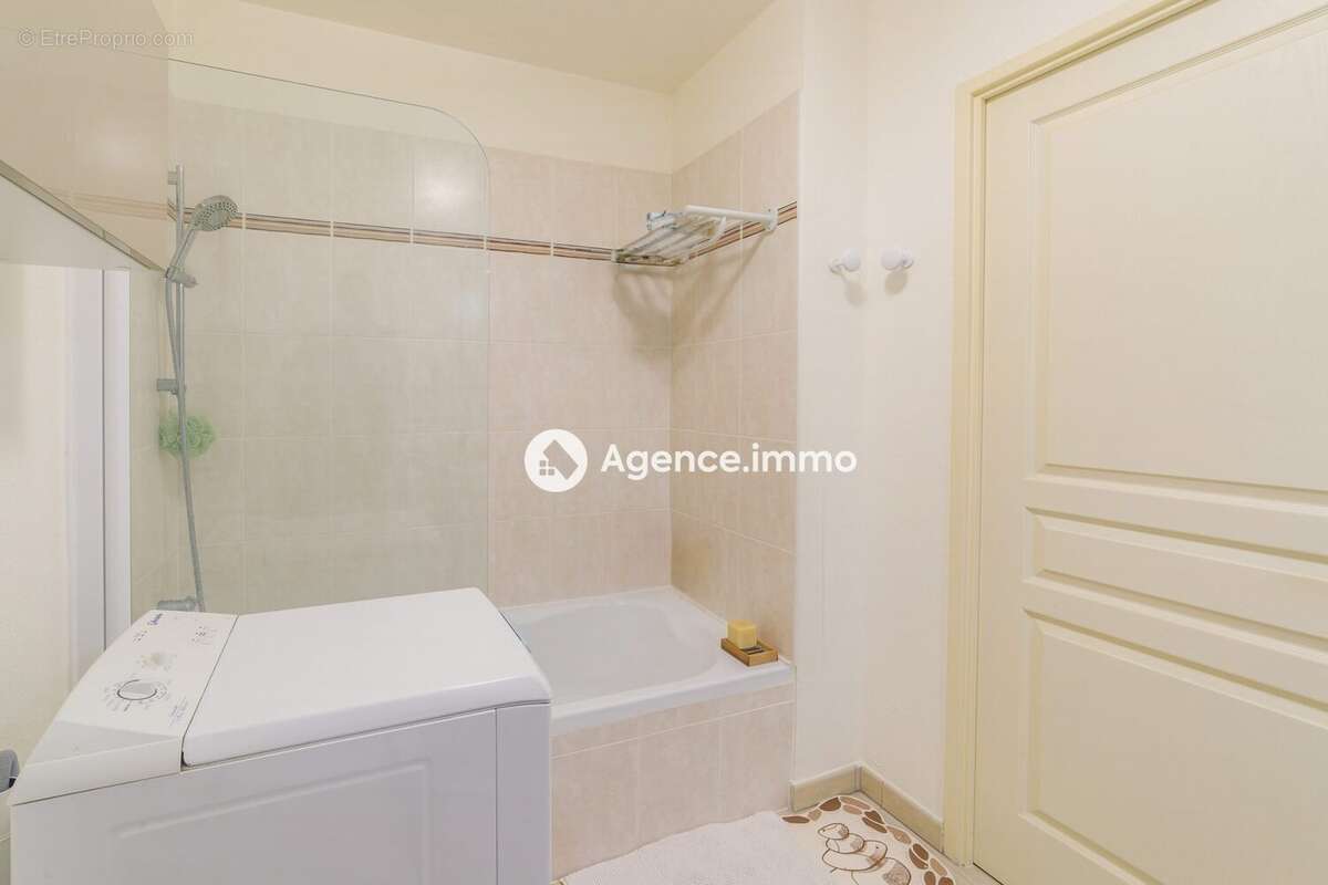 Appartement à LE LUC