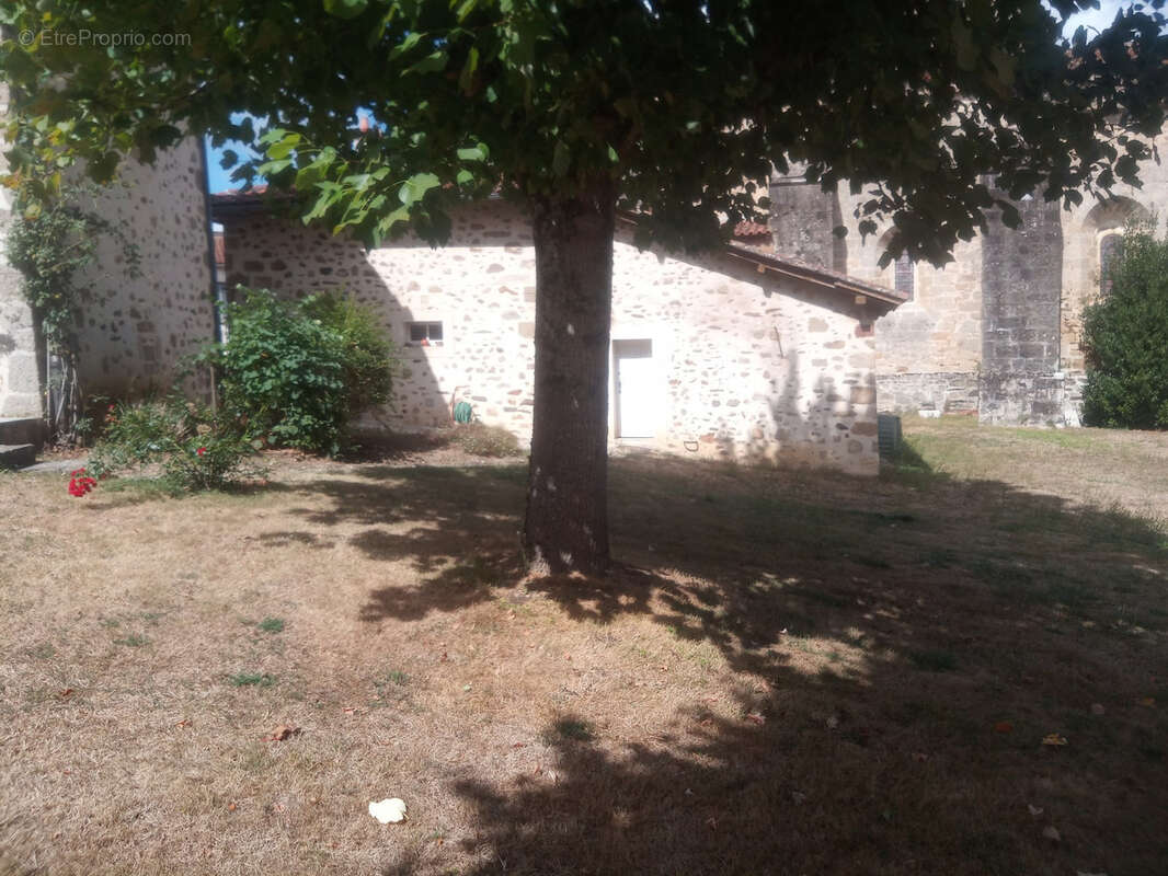 Maison à CHERVES-CHATELARS