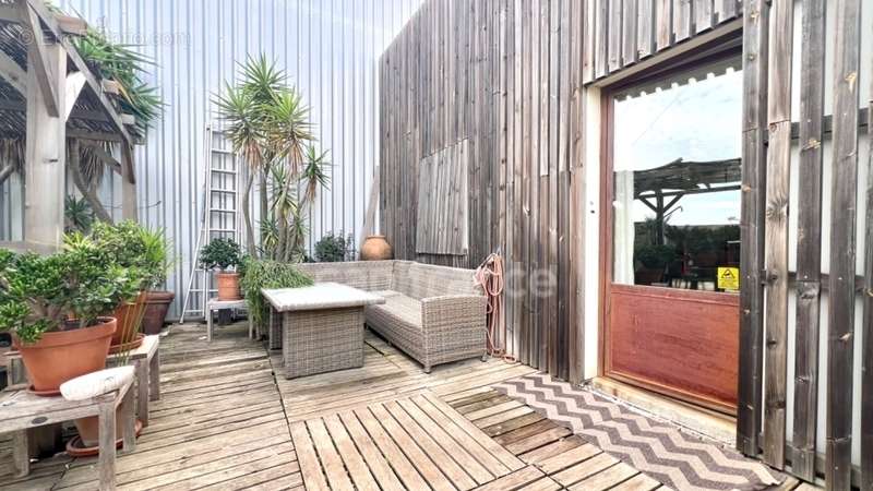 Commerce à AIGUES-MORTES