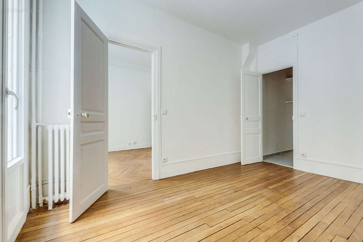 Appartement à PARIS-14E