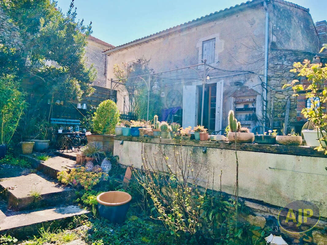 Maison à SAINT-CHRISTOLY-MEDOC