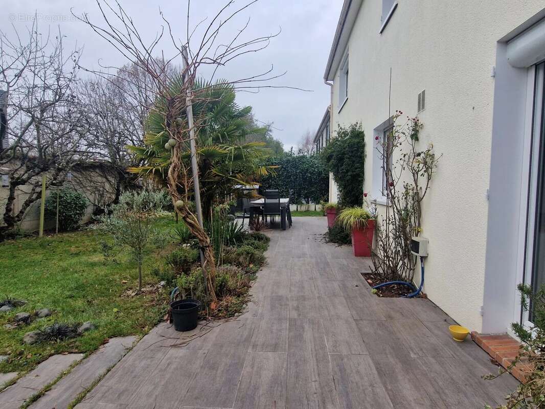 Maison à VOISINS-LE-BRETONNEUX