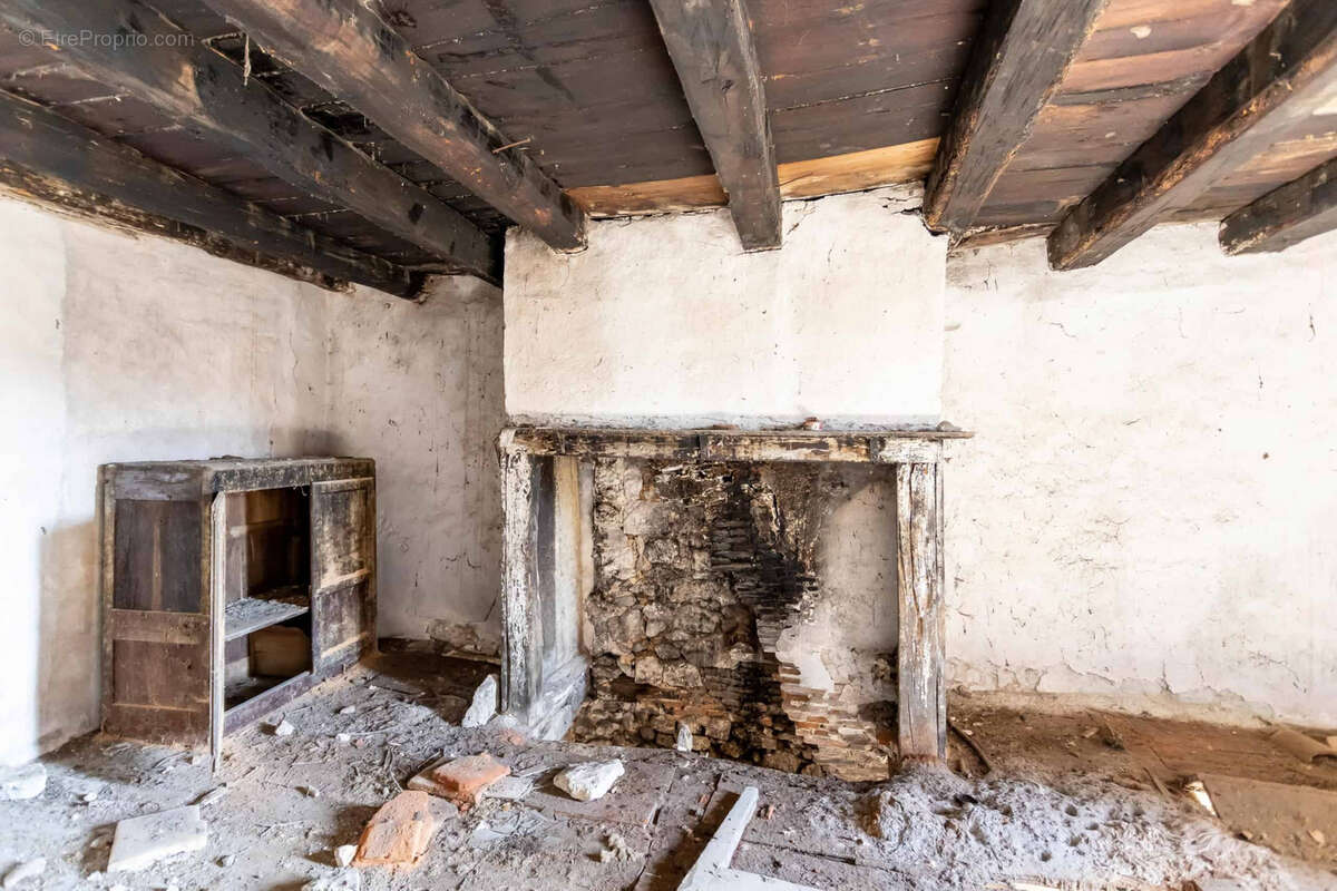 Ruin to renovate in a village - photo 7