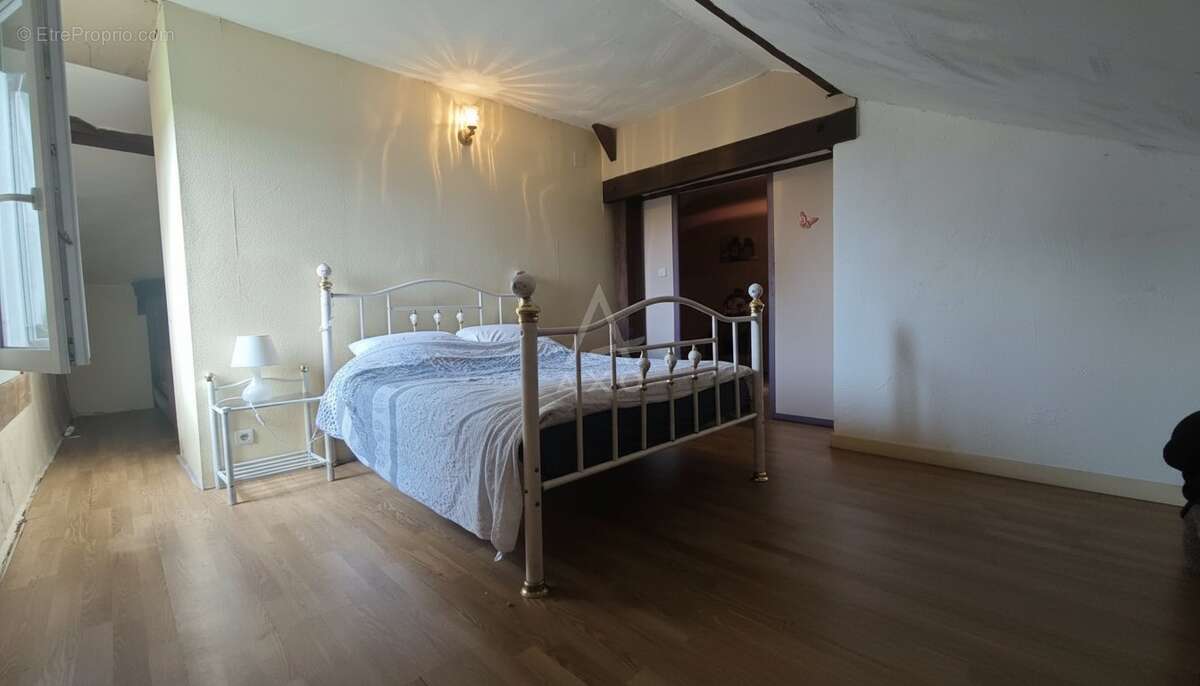 Maison à BOURRIOT-BERGONCE