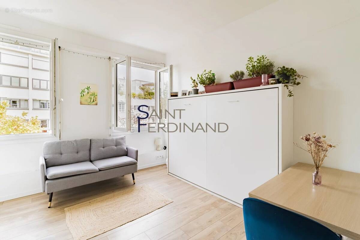 Appartement à PARIS-17E