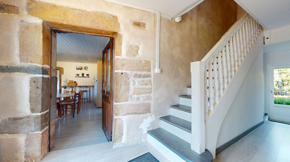 Maison à POUILLEY-FRANCAIS