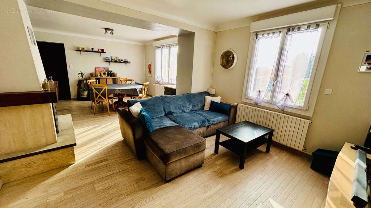 Maison à LA CHAPELLE-DES-MARAIS