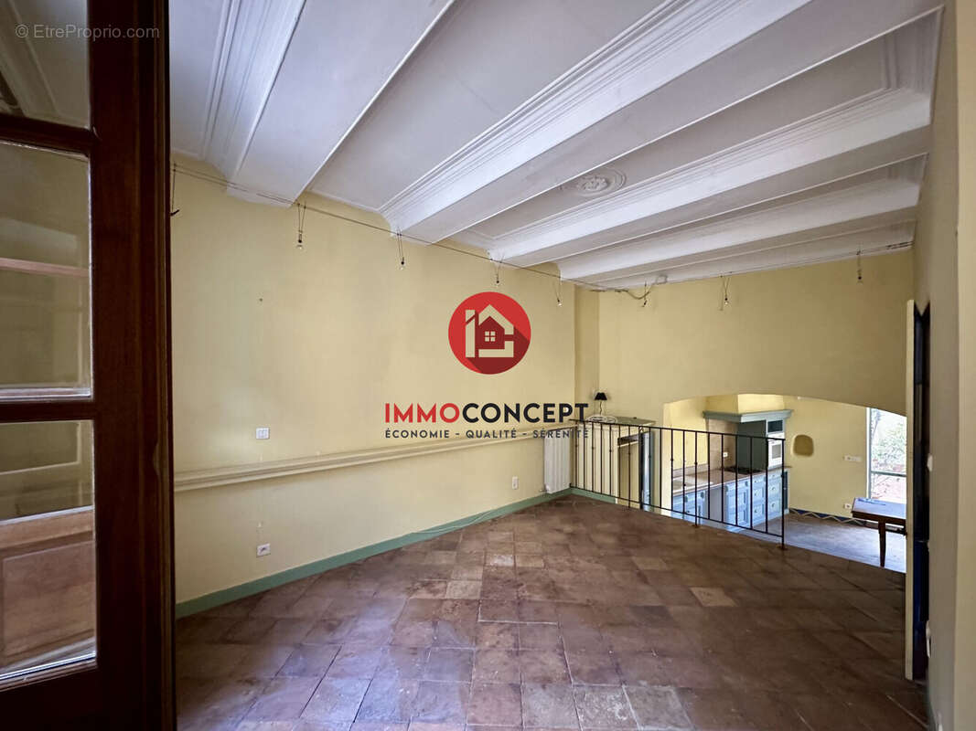 Maison à SAINT-QUENTIN-LA-POTERIE